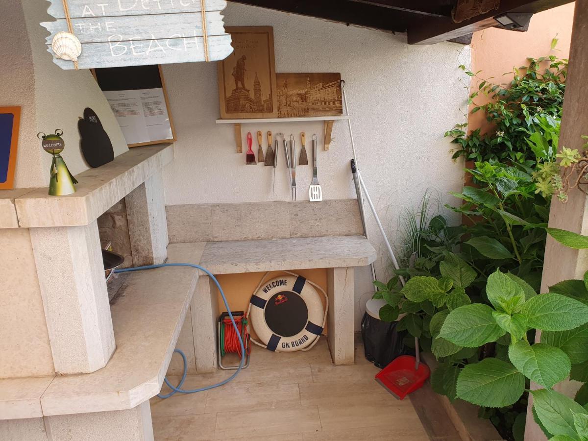 Lara With Affordable Parking Apartment Piran