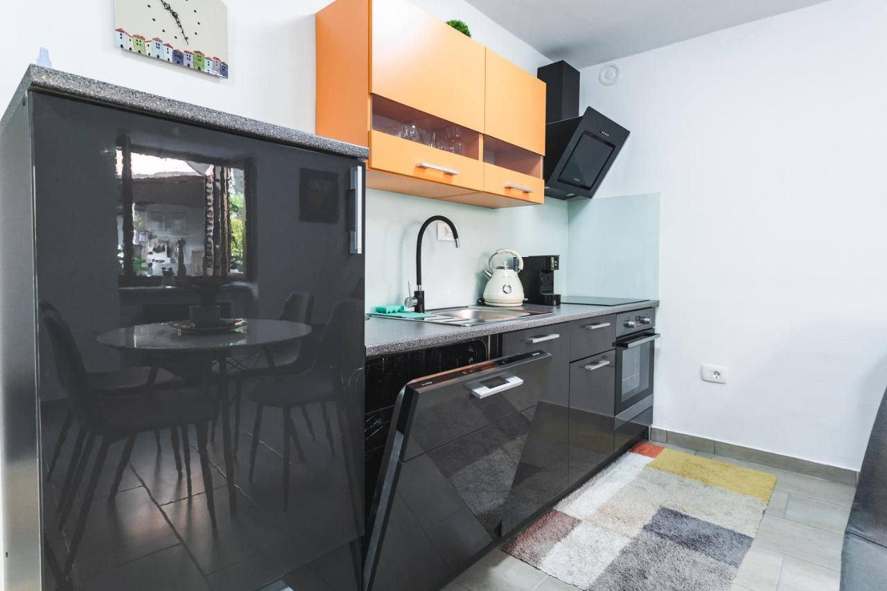 Apartment Lara With Affordable Parking